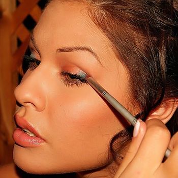 Enhance your beauty with summer makeup