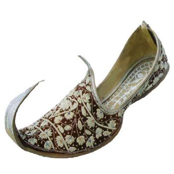 Check out the beautiful Multani Khussa Shoes