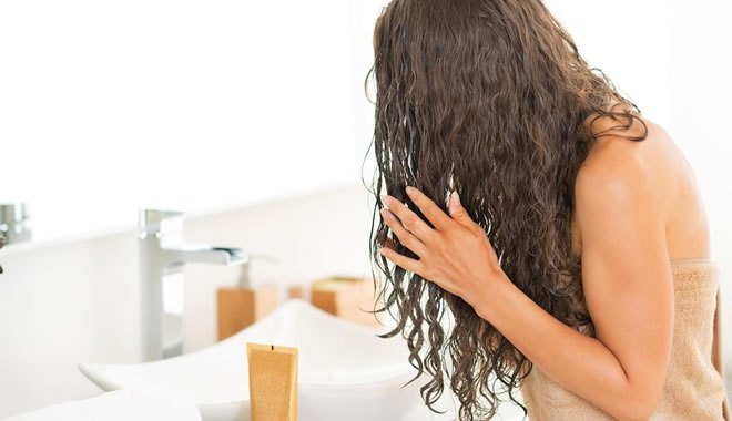 6 Nighttime Habits That Are Ruining Your Hair