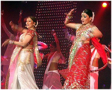 Madhuri - Aiswarya Performing at Unforgettable