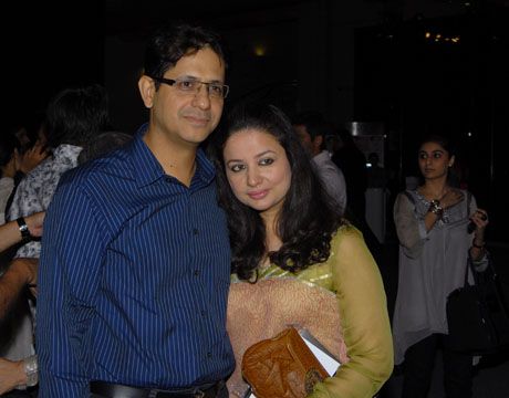 Shoaeb and Annie at PFDC Sunsilk Fashion Week 2011 Lahore