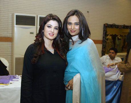 Saba and Mehreeen Syed at V Lawn 2011 Exhibition