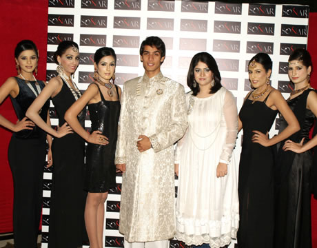 Red Carpet of Sonar Jewels "Mughal Collection"