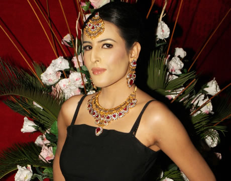 Red Carpet of Sonar Jewels "Mughal Collection"