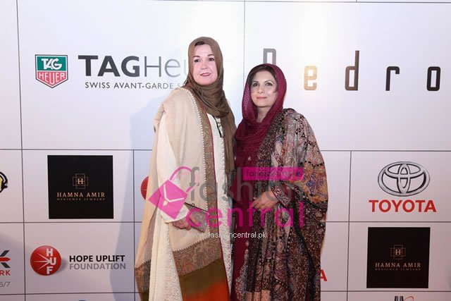 Red carpet - Nayna 4D Fashion Show 2014 Lahore