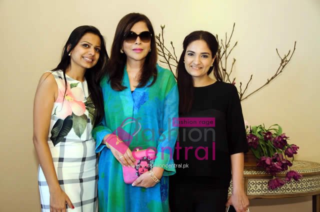 Niti Gupta, Zeenat Aman, Mina Siddique