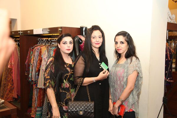 pakistani Celebrities at Charity Fashion Sale by Dast-e-Talab Foundation
