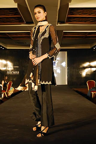 Fashion Show '07 by Nayna