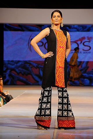 Pakistani Fashion Designers Kamiar Rokni's Hot Couture Collection 09