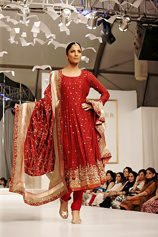 Fashion Designer Nida Azwerâ€™s Debut Solo Show Storms Karachi!