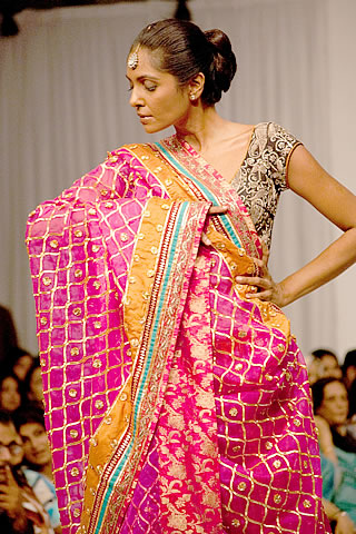 Pakistani Designer Nida Azwerâ€™s at Debut Solo Fashion Show Storms