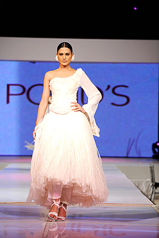 Rizwan Beyg's spectacular 2009 Pakistani Fashion Designers Dollection