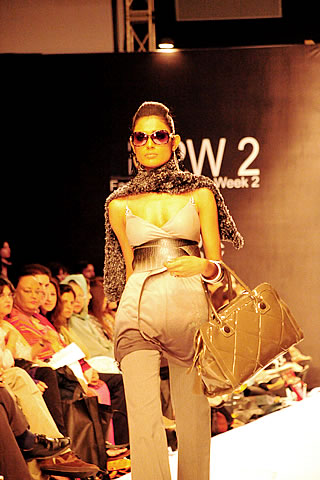 Aeisha Varsey at Karachi Fashion Week 2010