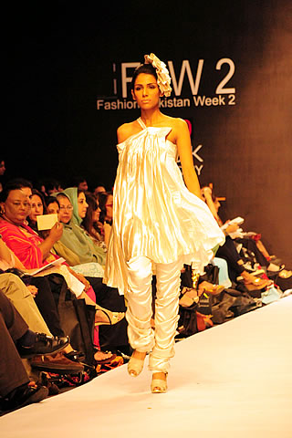 Fayeza Ansari showcased Asian Institute of Fashion Design