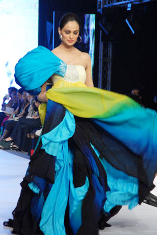 Mehreen Syed showcased Asian Institute of Fashion Design