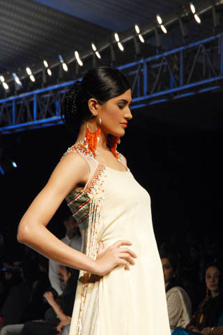 Fashion Model showcased Asifa & Nabeel collection