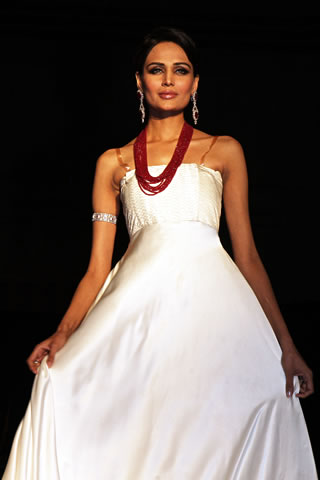 Mehreen Syed modeled for Bushra's Jewelry
