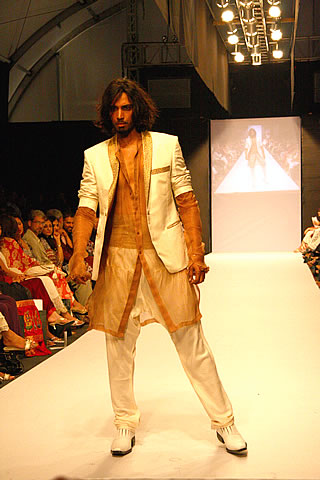 Imbias at Karachi Fashion Week 2010