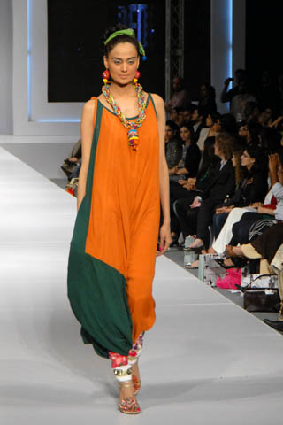 Mehreen Syed at PFDC Sunsilk Fashion Week 2011 Lahore