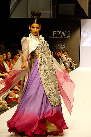 Neha Ahmad at Karachi Fashion Week 2010
