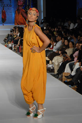 PFDC Fashion Week Lahore 2011