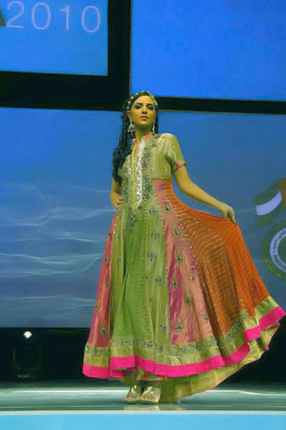 Saadia Mirza Collection at Dubai Business Gala 2010