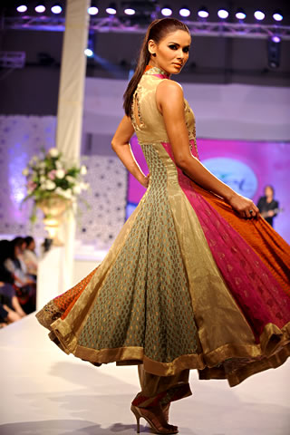 Saadia Mirzaâ€™s Pakistani Fashion Collection at Veet Celebration 09