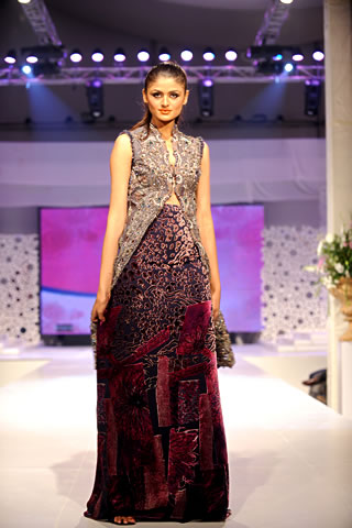 Saadia Mirza's collection at Veet Celebration of Beauty 09