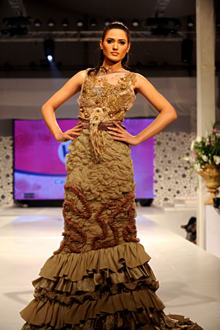 Saadia Mirza's collection at Veet Celebration of Beauty 09
