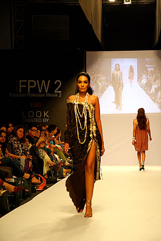 Sana Safinaz at Karachi Fashion Week 2010