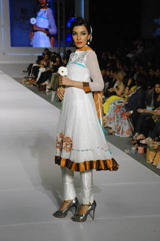 Sarah Salmanâ€™s Latest Collection at PFDC Sunsilk Fashion Week Lahore