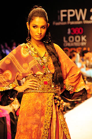 Shamaeel at Karachi Fashion Week 2010