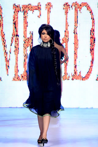 Meesha Shafi in Mehdi's collection