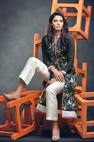 Neha Ahmed modeled for Threads and Motifs
