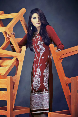 Neha Ahmed modeled for Threads and Motifs