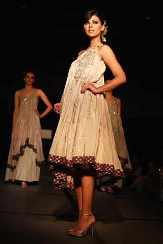 Pakistani Designer Umar Sayeed Collection in Colors of Pakistan 2009