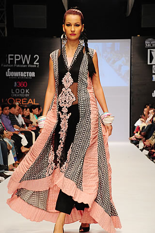 Zainab Sajid at Fashion Pakistan Week 2010