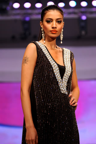 Pakistani Fashion Collection by Zara Shahjahan at Veet Celebration