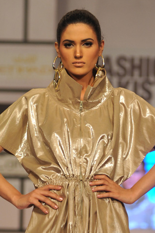 Sanam Chaudhri at Fashion Pakistan Week 2012