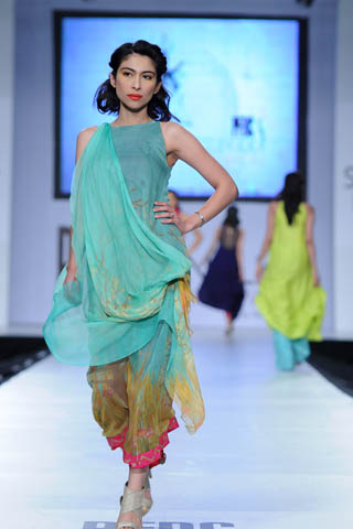 Meesha Shafi at PFDC Sunsilk Fashion Week 2012 Day 4