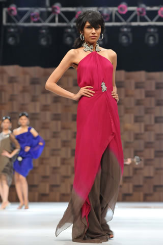 Sana Safinaz - Pakistani Fashion Show at LSA 2011