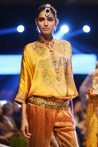 2014 Gul Ahmed Lamis Digital Silk Spring FPW Collection