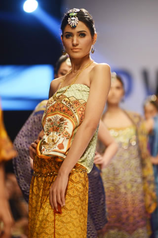 Spring FPW Gul Ahmed Lamis Digital Silk Collection
