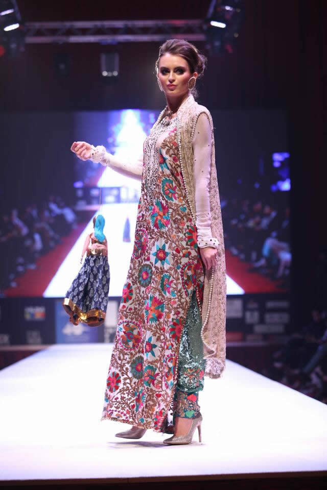 2015 International Fashion Festival Braahtii by Huma Nassr Formal Dresses Pics