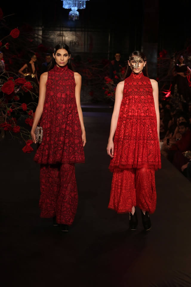 Manish Mahotra Dresses Amazon India Couture Week 2015 Images