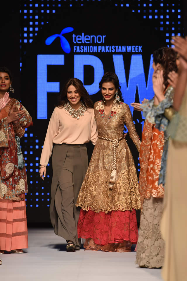 2015 Telenor Fashion Pakistan Week Sanam Chaudhri Dresses Photos