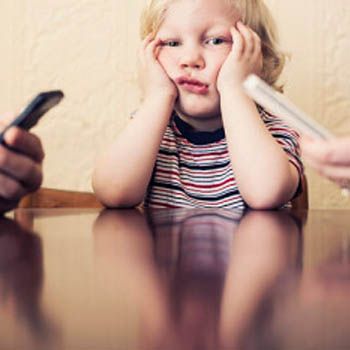 Why Cell Phones Are Bad For Parenting