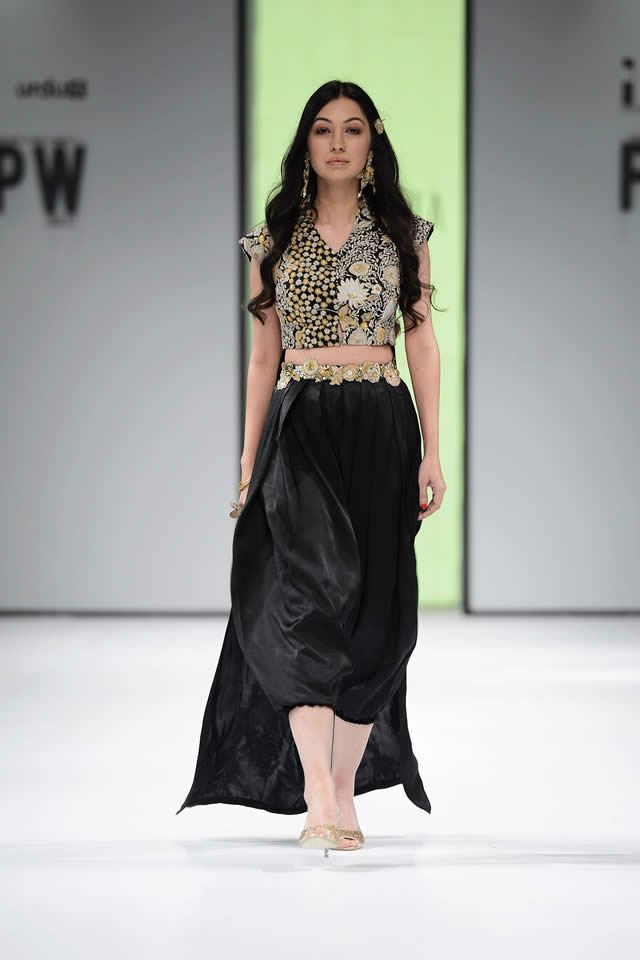 2017 Fashion Pakistan Week FnkAsia Dresses Collection Photos